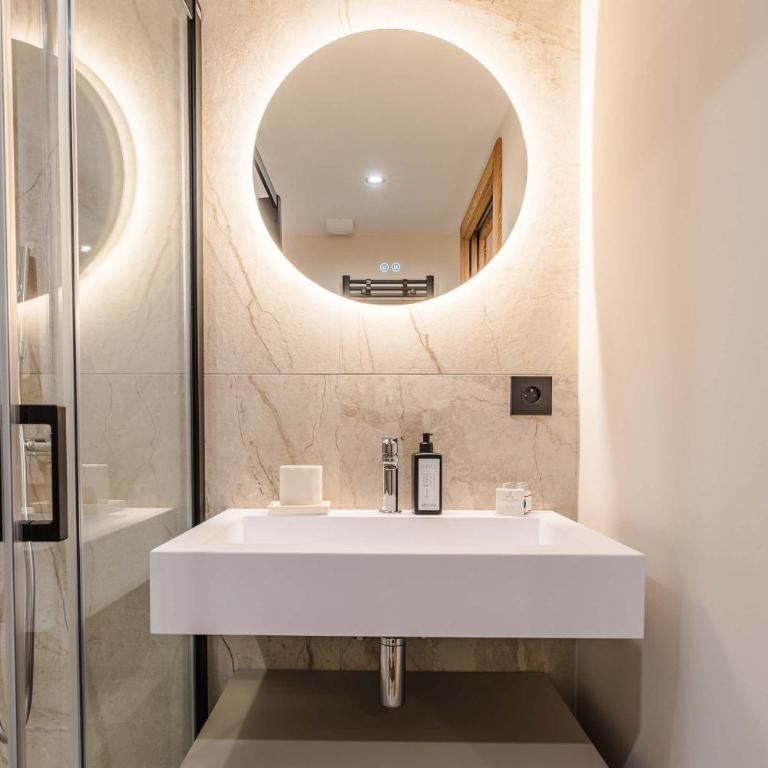 Luxury Chalet with Private Spa & Wellness Area - Chalet - 38
