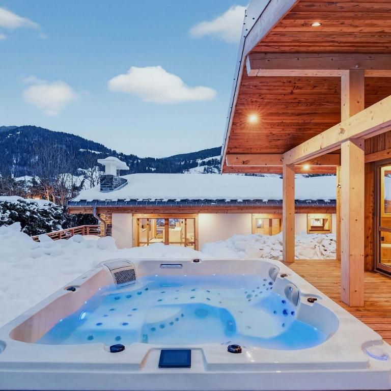 Luxury Chalet with Private Spa & Wellness Area - Chalet - 67