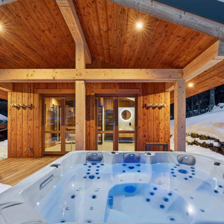 Luxury Chalet with Private Spa & Wellness Area - Chalet - 68