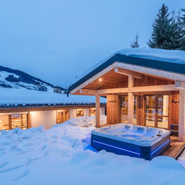 Luxury Chalet with Private Spa & Wellness Area - Chalet - 70
