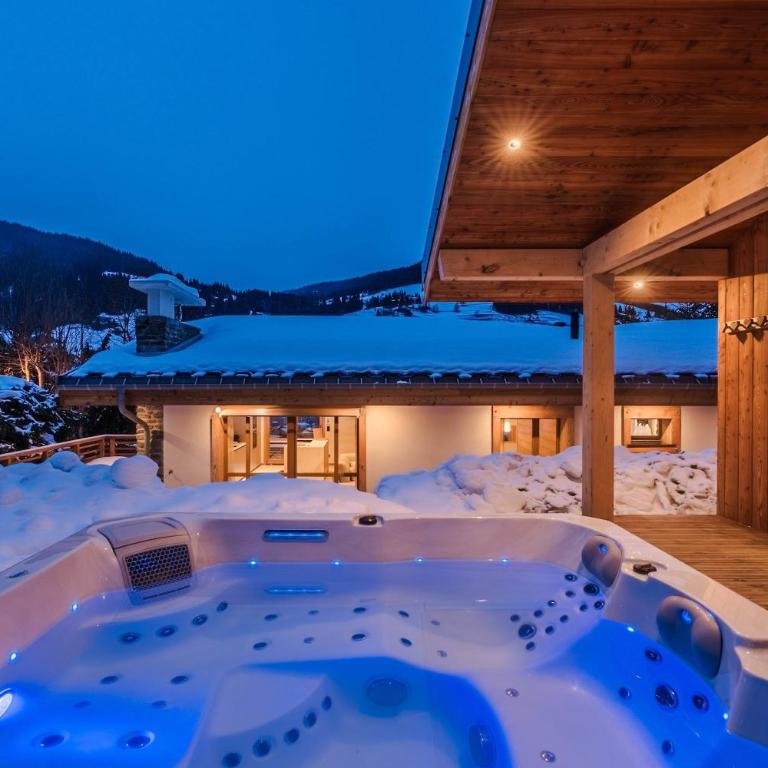 Luxury Chalet with Private Spa & Wellness Area - Chalet - 73