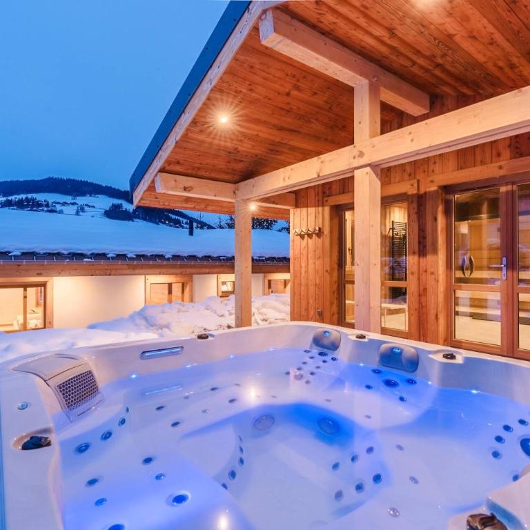 Luxury Chalet with Private Spa & Wellness Area - Chalet - 74