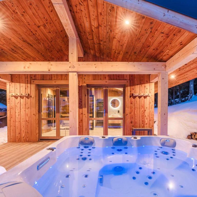 Luxury Chalet with Private Spa & Wellness Area - Chalet - 77