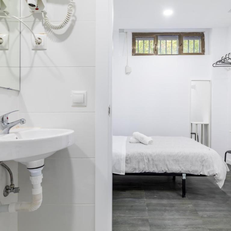 AYZ Ulises - Auto check-in property - Habitación Doble con baño privado - Semisótano - 15