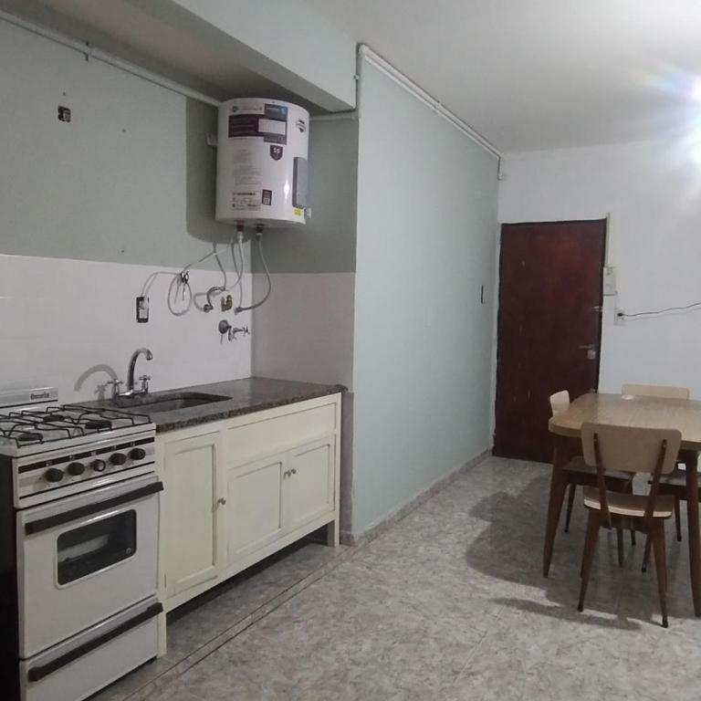 depto MAR DE AJO CENTRO 2026 hipolito yrigoyen - Apartamento de 1 dormitorio - 2
