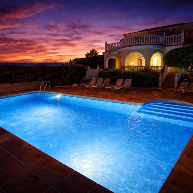 Maison type villa 4 façades 4 bedrooms - One-Bedroom House - 4