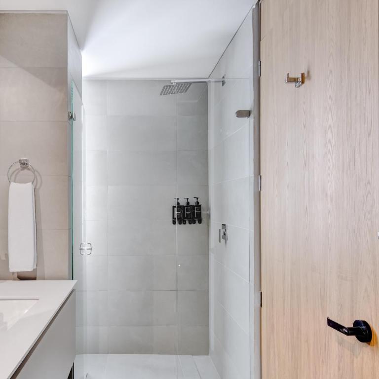 Wynwood House 109 - One-Bedroom Apartment with Balcony - 1