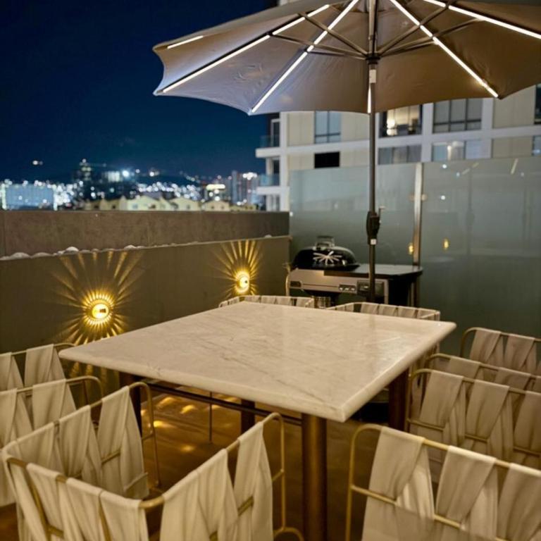 Departamento en el centro de Monterrey en Paseo Santa Lucia y junto a Fundidora FIFA World Cup 2026 Fan Fest lodging - Two-Bedroom Apartment - 12