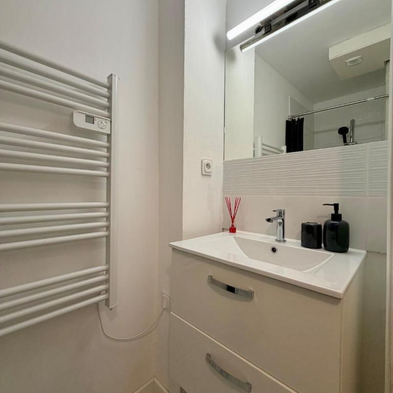 Liberté 38 - Close to Station and City Center - One-Bedroom Apartment - 10