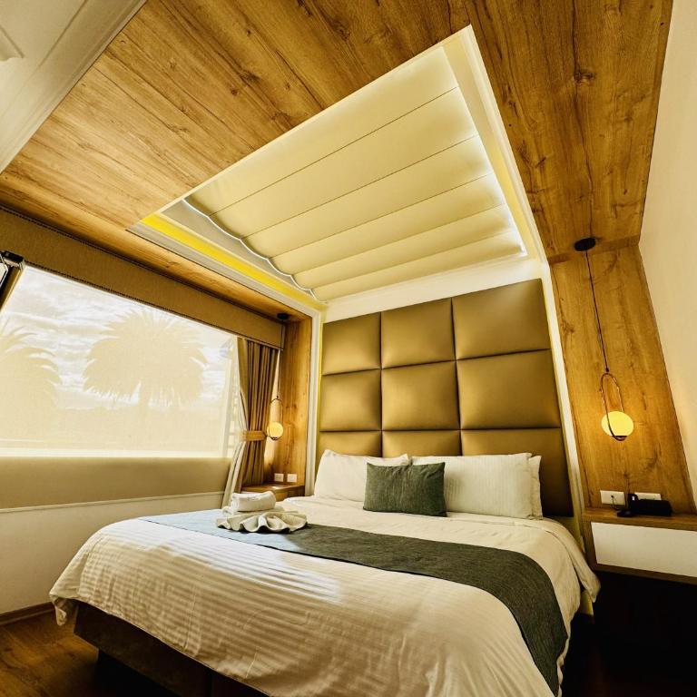 Hotel Shalom - King Room - 10