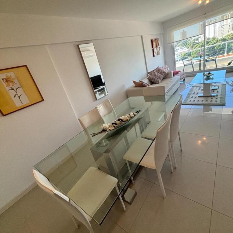Piso 7 con vista a Playa Brava, Piscina y sauna - Two-Bedroom Apartment with Balcony and Sea View - 2