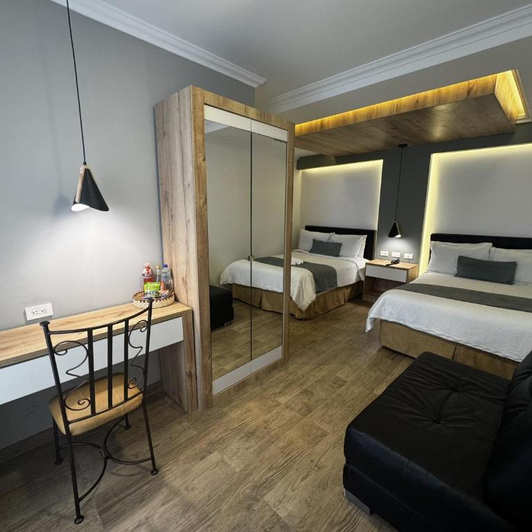 Hotel Shalom - Deluxe Quadruple Room - 12