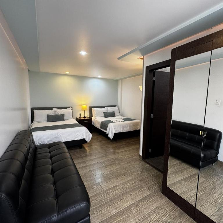 Hotel Shalom - Deluxe Quadruple Room - 10