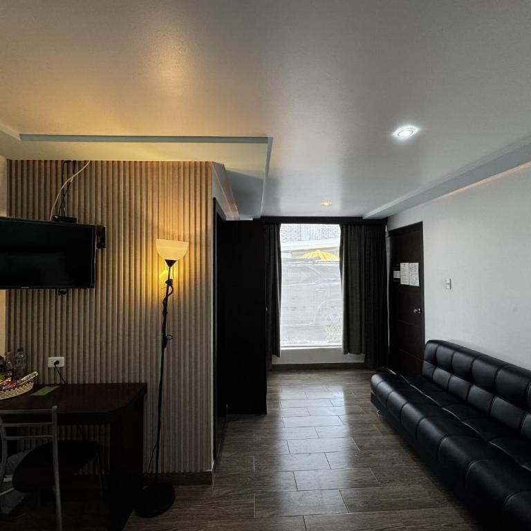 Hotel Shalom - Deluxe Quadruple Room - 5