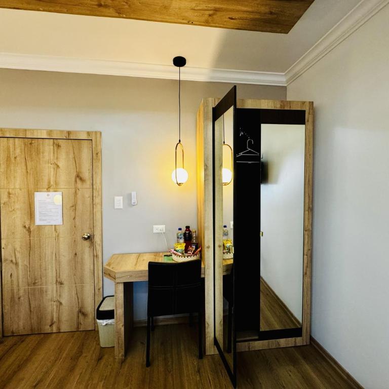 Hotel Shalom - King Room - 16