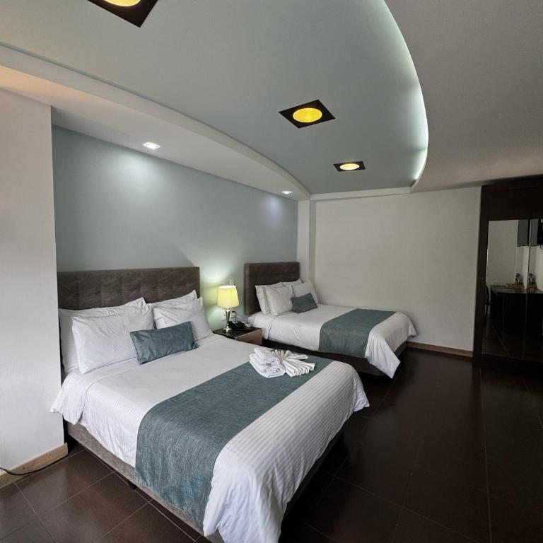 Hotel Shalom - Deluxe Quadruple Room - 11