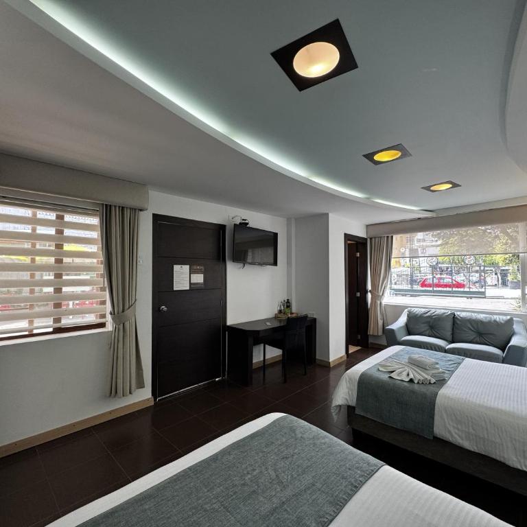 Hotel Shalom - Deluxe Quadruple Room - 7