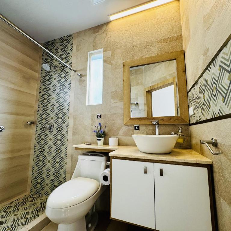 Hotel Shalom - King Room - 11