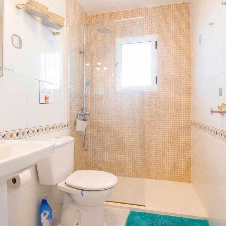 Nice Apartment In Torrevieja With Wifi - Apartamento de 2 dormitorios - 10