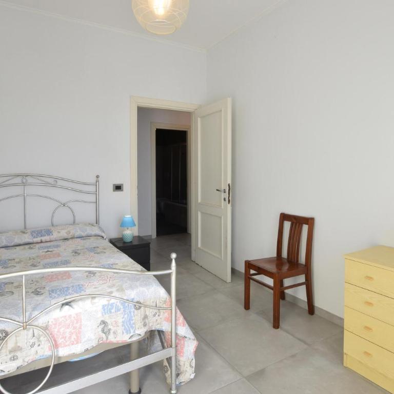 3 Bedroom Beautiful Apartment In Marina Di Andora - Three-Bedroom Apartment - 16