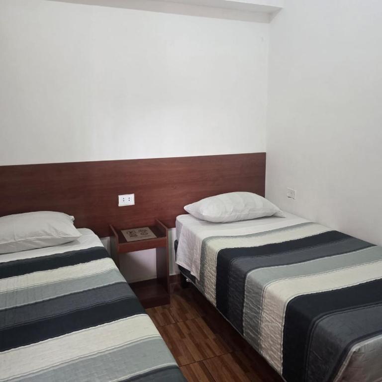 Hostal Las Cruces II - Double Room with Private Bathroom - 2