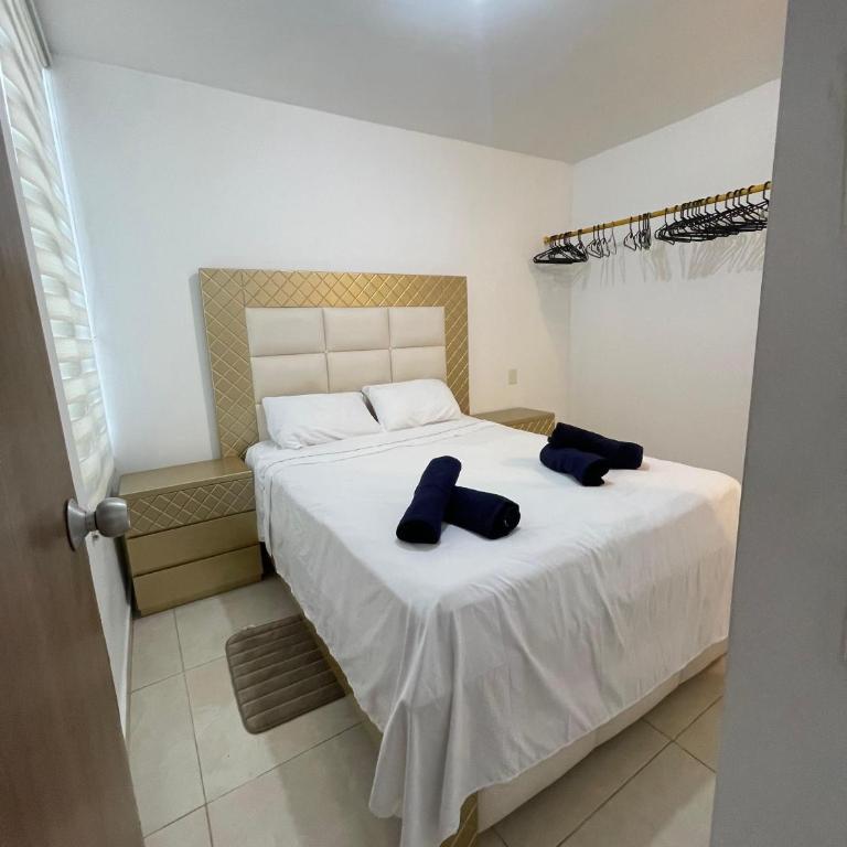 El encanto de Cartagena - Three-Bedroom Premium Apartment with Balcony - 17