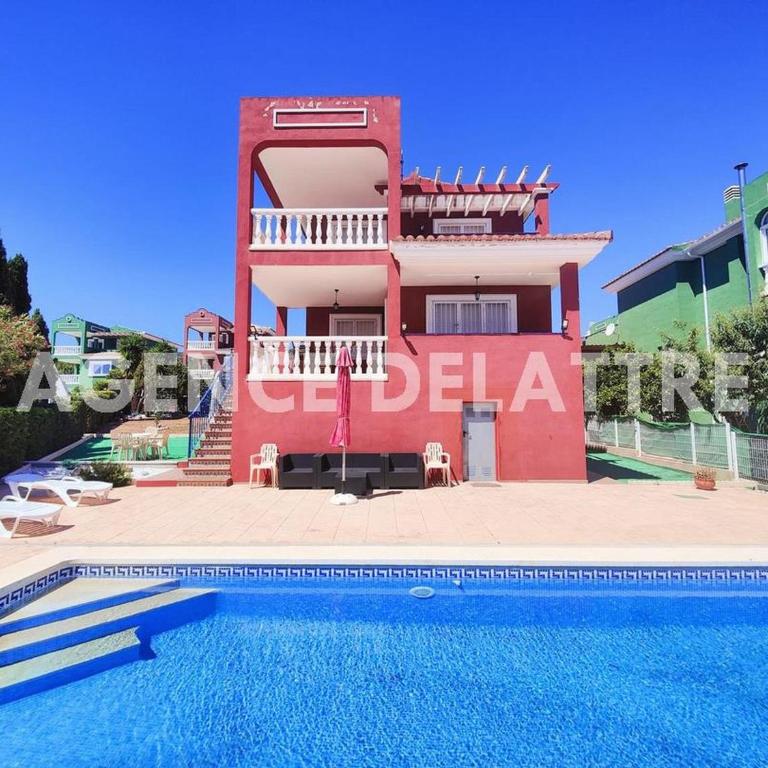 Villa Espaciosa con Piscina y WiFi - ES-389-31 - Casa - 2