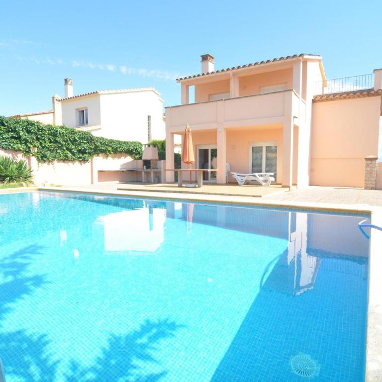 Casa espaciosa con piscina privada, WiFi y barbacoa a 15 minutos de la playa en Torroella de Montgrí - HISP-7-19 - Villa - 1