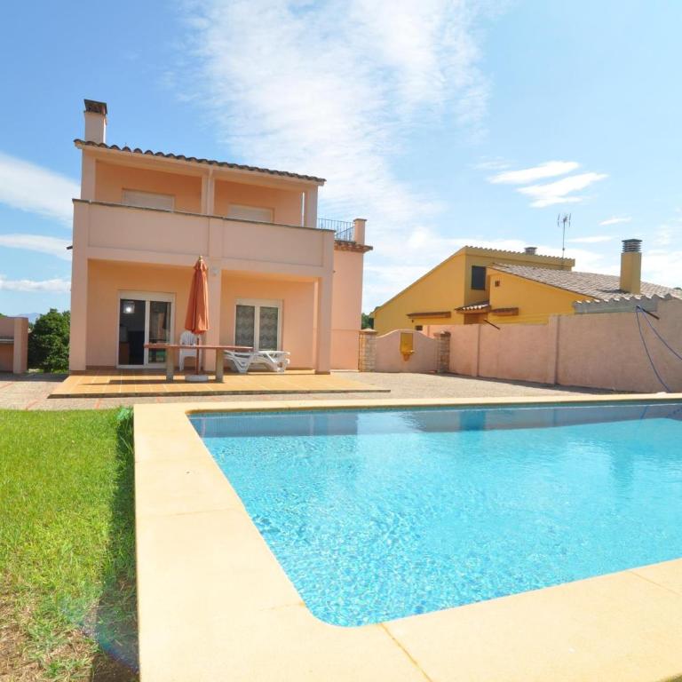Casa espaciosa con piscina privada, WiFi y barbacoa a 15 minutos de la playa en Torroella de Montgrí - HISP-7-19 - Villa - 2