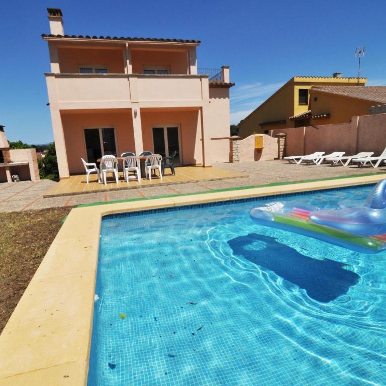 Casa espaciosa con piscina privada, WiFi y barbacoa a 15 minutos de la playa en Torroella de Montgrí - HISP-7-19 - Villa - 4