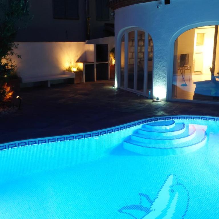 Villa Empuriabrava on main canal with 13 m private mooring, private pool, air con in all rooms, non-smoking - Villa de 3 dormitorios - 57