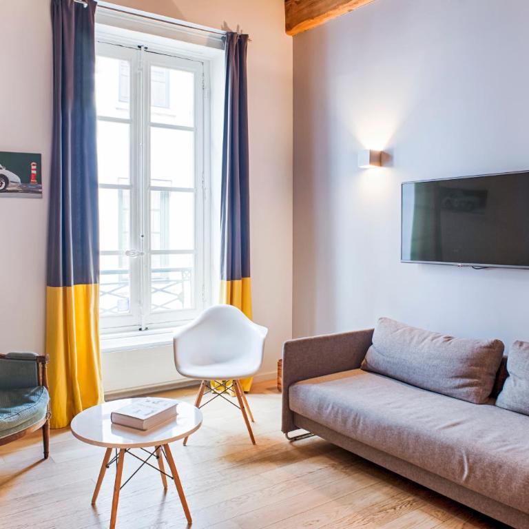 21Royale - Two-Bedroom Apartment Saint Exupery - 7