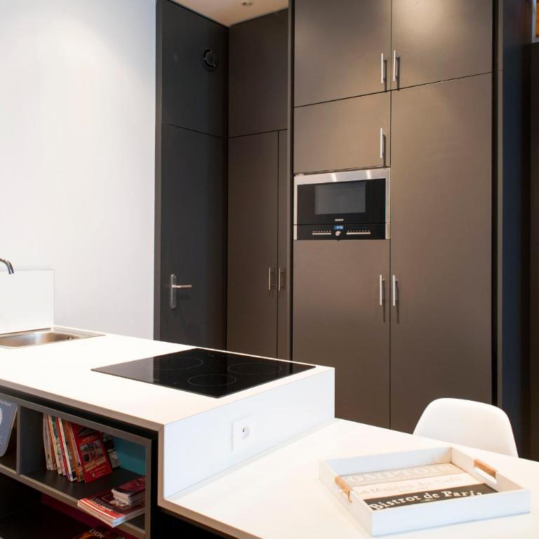 21Royale - Two-Bedroom Apartment Saint Exupery - 8