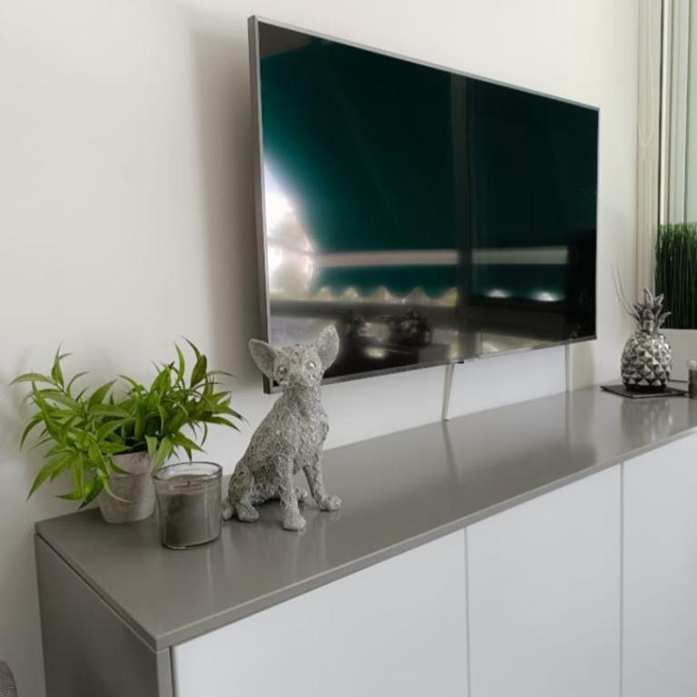 Charming Corner - One-Bedroom Apartment - 2