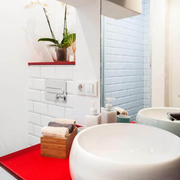 Design Apartment in Barcelona - One-Bedroom Apartment - 19