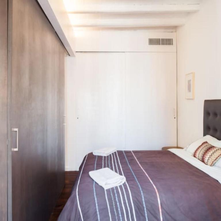 Design Apartment in Barcelona - One-Bedroom Apartment - 10