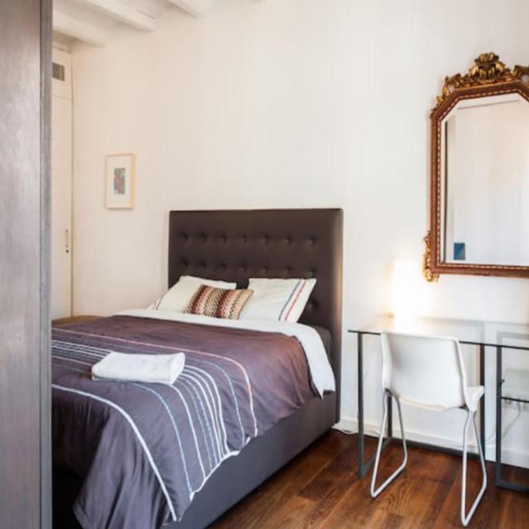 Design Apartment in Barcelona - One-Bedroom Apartment - 12