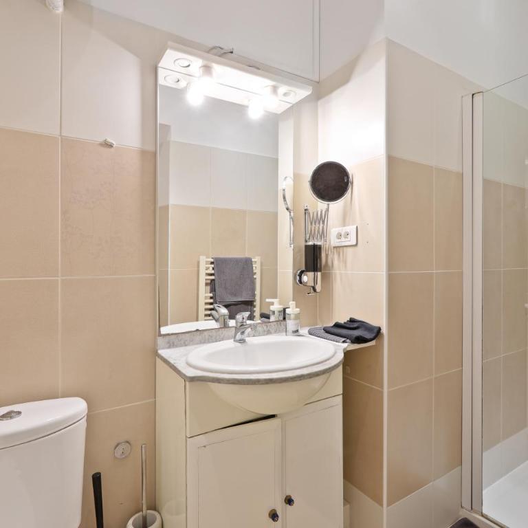 Quartier Palais Royal-Studio Apartment Free Netflix - Studio with Sofa Bed - 8