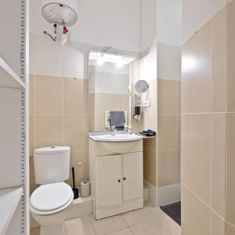 Quartier Palais Royal-Studio Apartment Free Netflix - Studio with Sofa Bed - 7