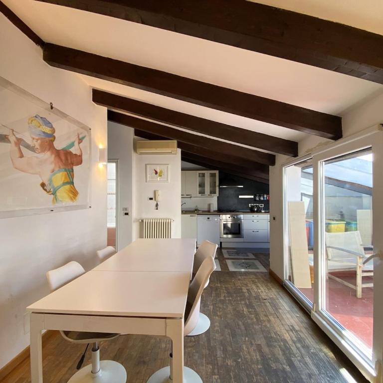 Attico San Vitale City Center - Two-Bedroom Apartment with Terrace - 3
