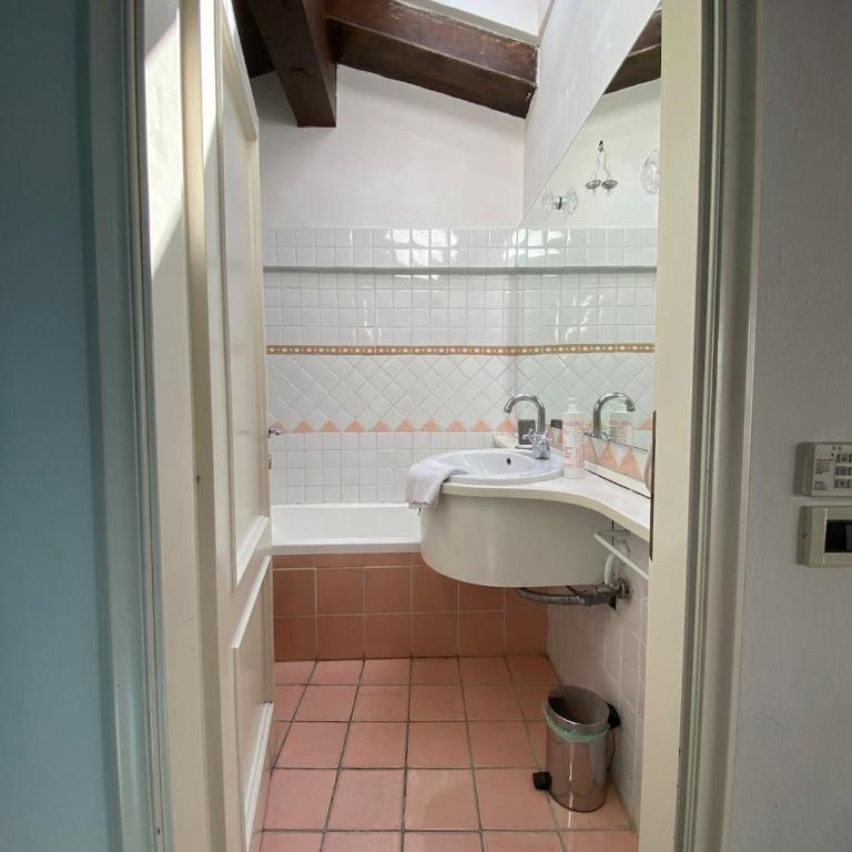 Attico San Vitale City Center - Two-Bedroom Apartment with Terrace - 22