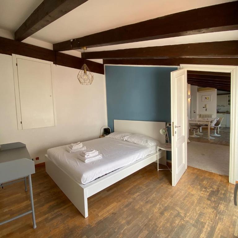 Attico San Vitale City Center - Two-Bedroom Apartment with Terrace - 15