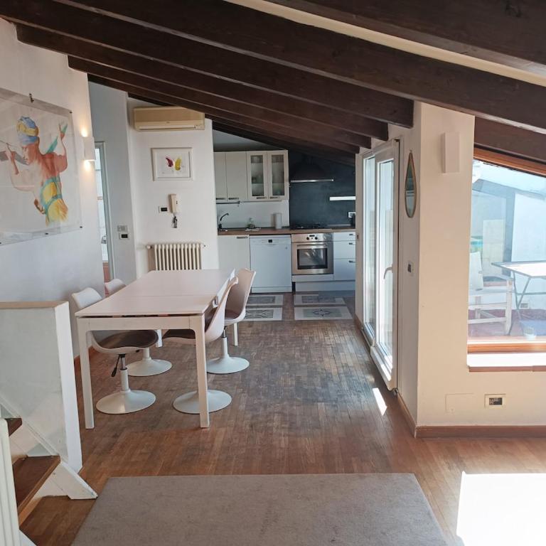 Attico San Vitale City Center - Two-Bedroom Apartment with Terrace - 11