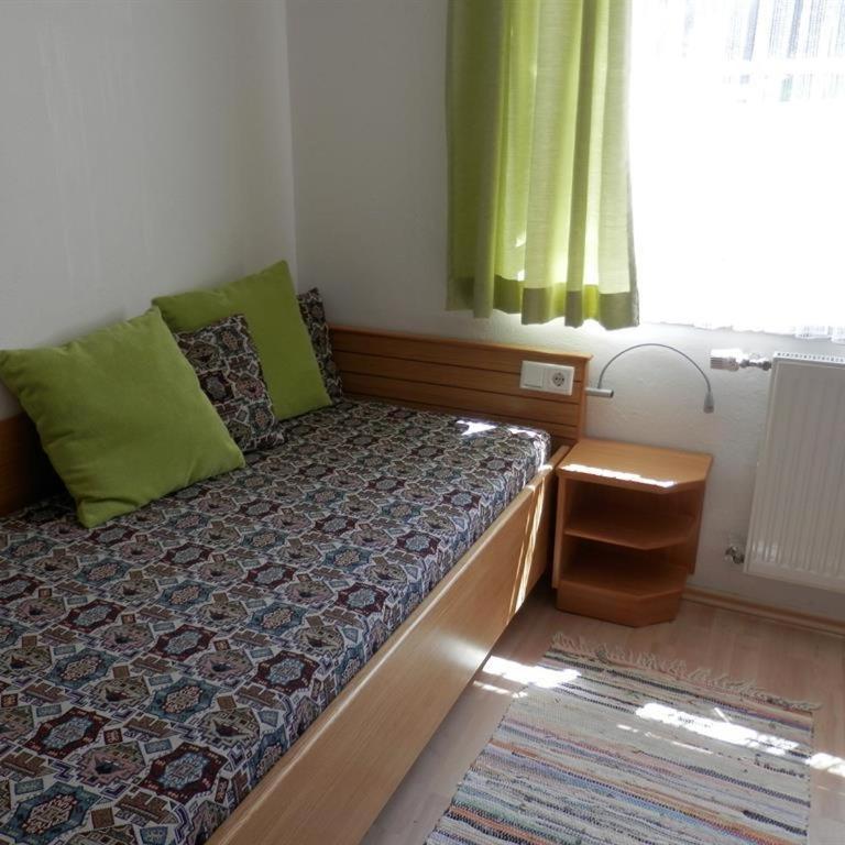 Gästehaus Waltraud Stelzl - Dreibettzimmer mit Bad - 2