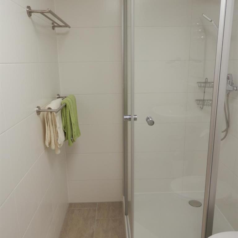 Gästehaus Waltraud Stelzl - Dreibettzimmer mit Bad - 5