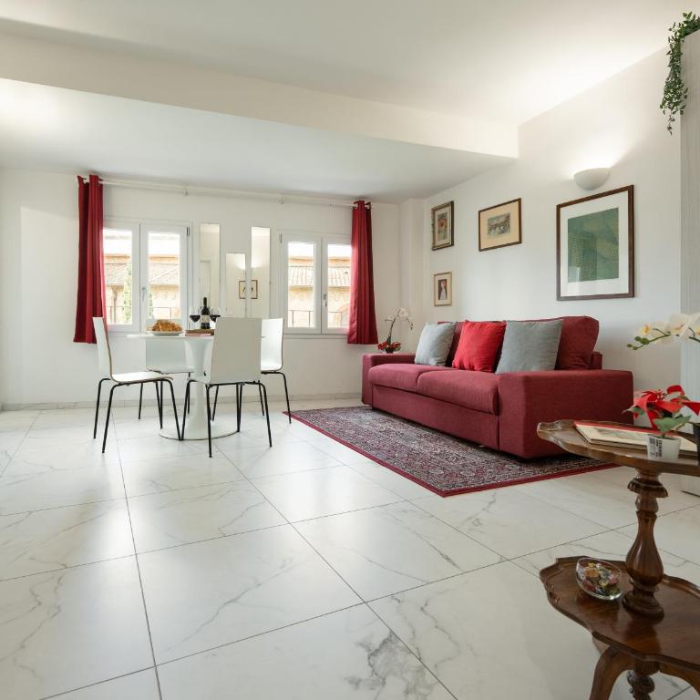 Avelli Pia Fourth Floor with 2 Bathrooms - Florence Charming Apartments - Delightful and bright 4rd-floor apartment without elevator, overlooking one of Florence's most beautiful squares, Exceptionally located for exploring the city - Appartamento con 1 Camera da Letto - 34