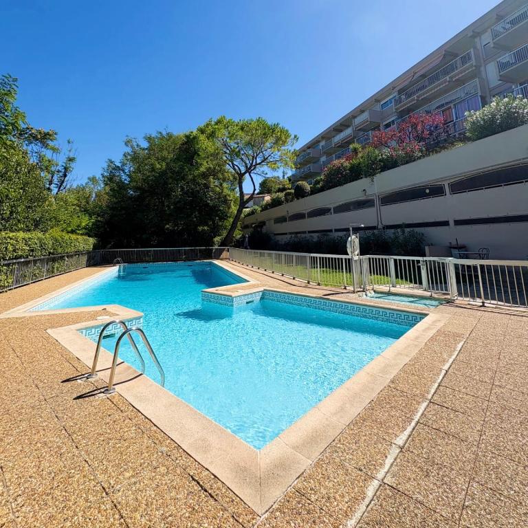 Cozy renovated flat with city view - Appartement - 37