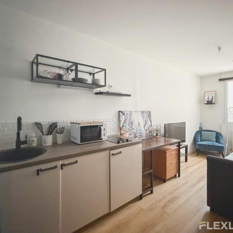 Mignon studio dans Paris 18ème - Studio - 5