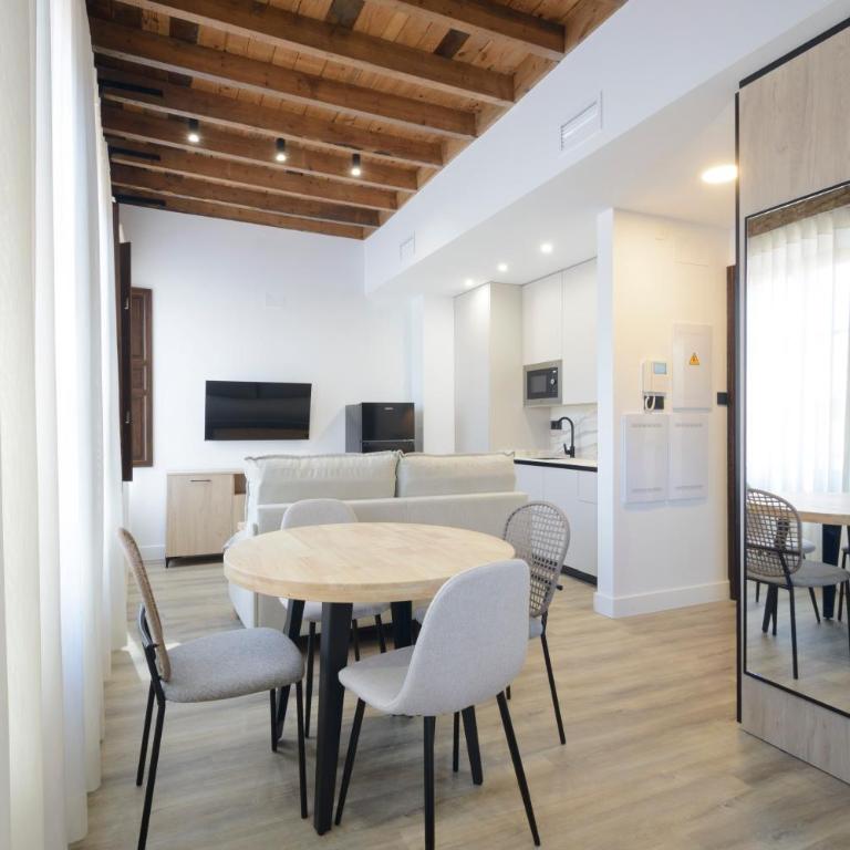 Escolástica Suites Centro - Studio with Balcony - 4