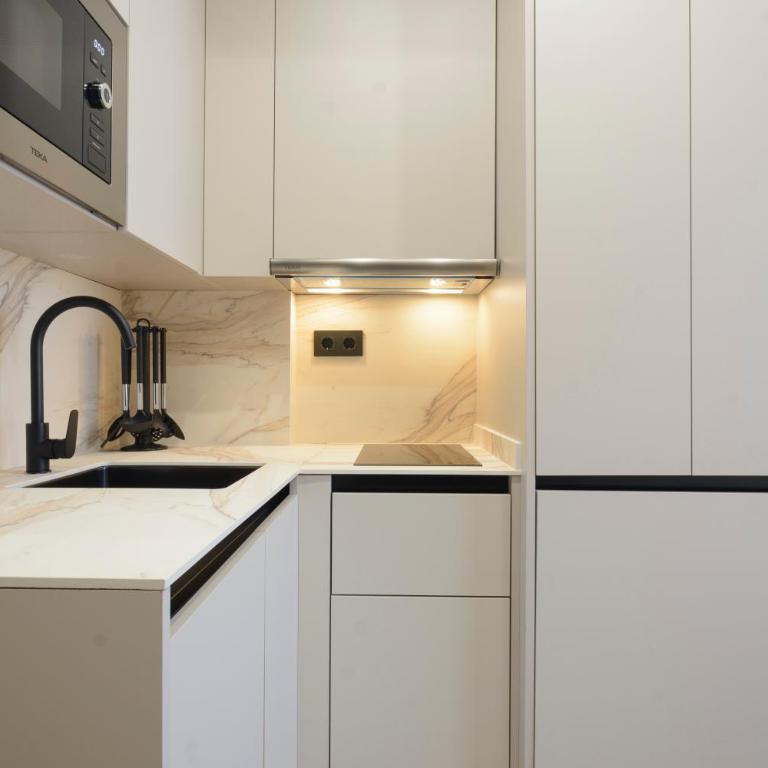 Escolástica Suites Centro - Two-Bedroom Apartment with Balcony - 13